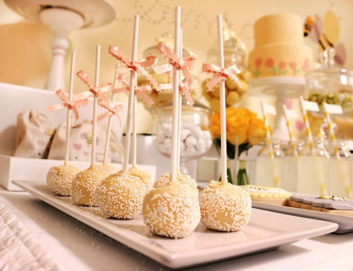 bee-baby-shower-cakepops2