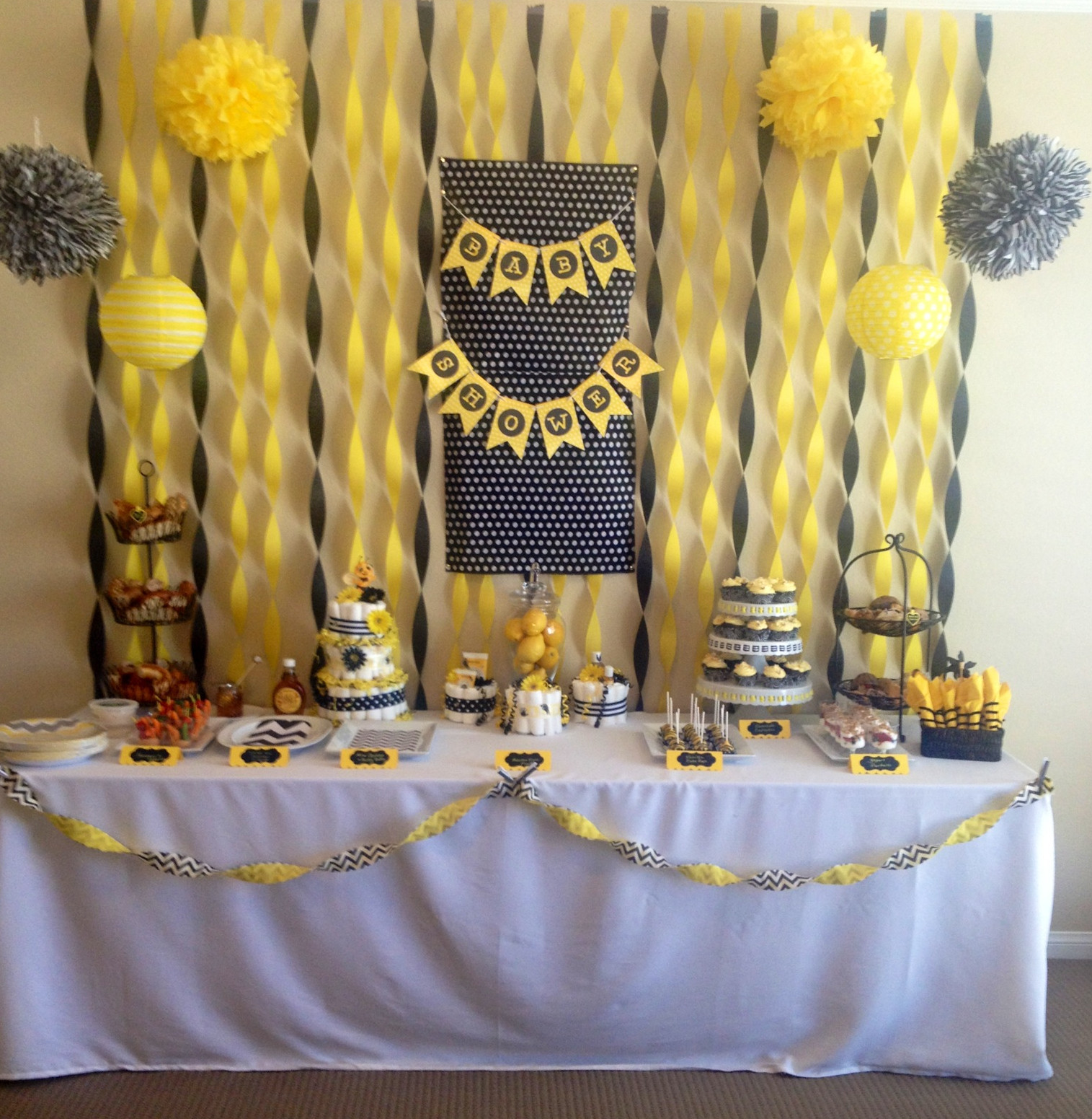 bee-baby-shower-table